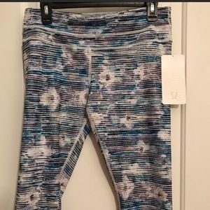 LuLulemon Inspire Crop tights.  NWT